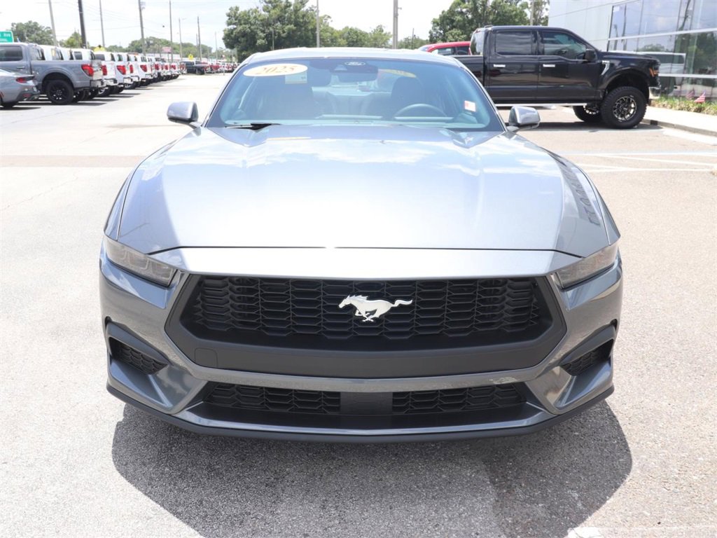 2025 Ford Mustang EcoBoost photo 4