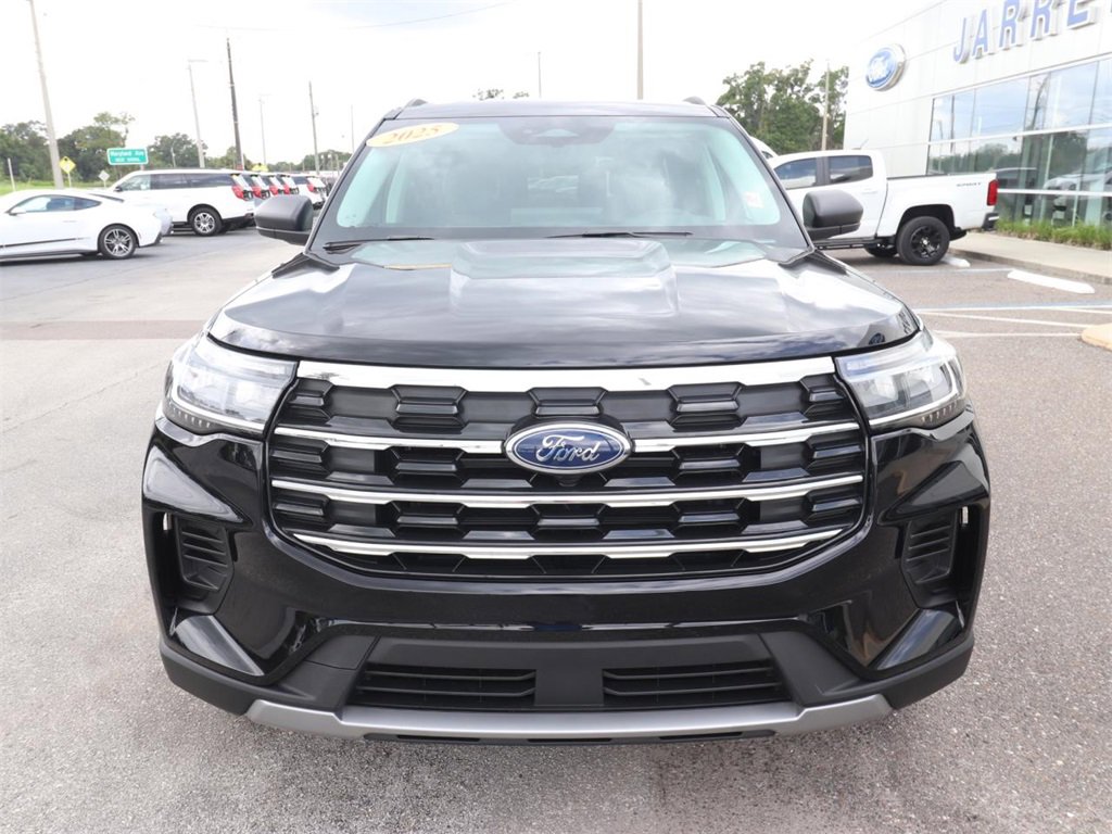 2025 Ford Explorer photo 3