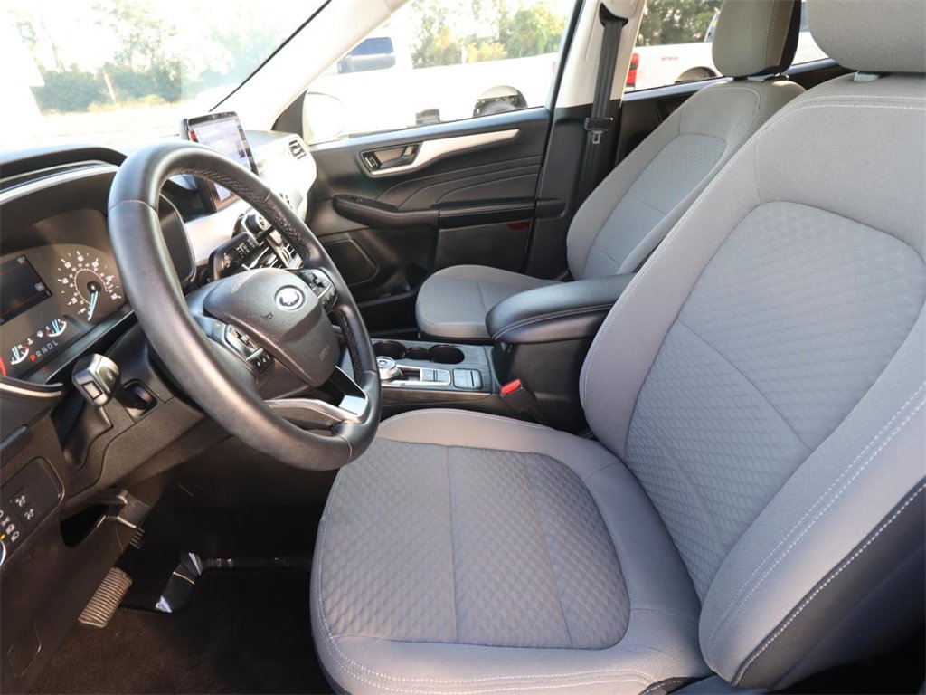 2022 Ford Escape SE photo 2