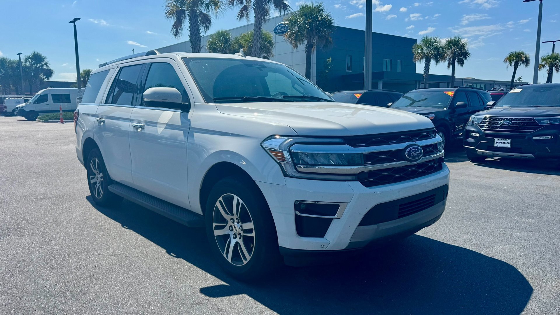 2024 Ford Expedition Limited photo 2