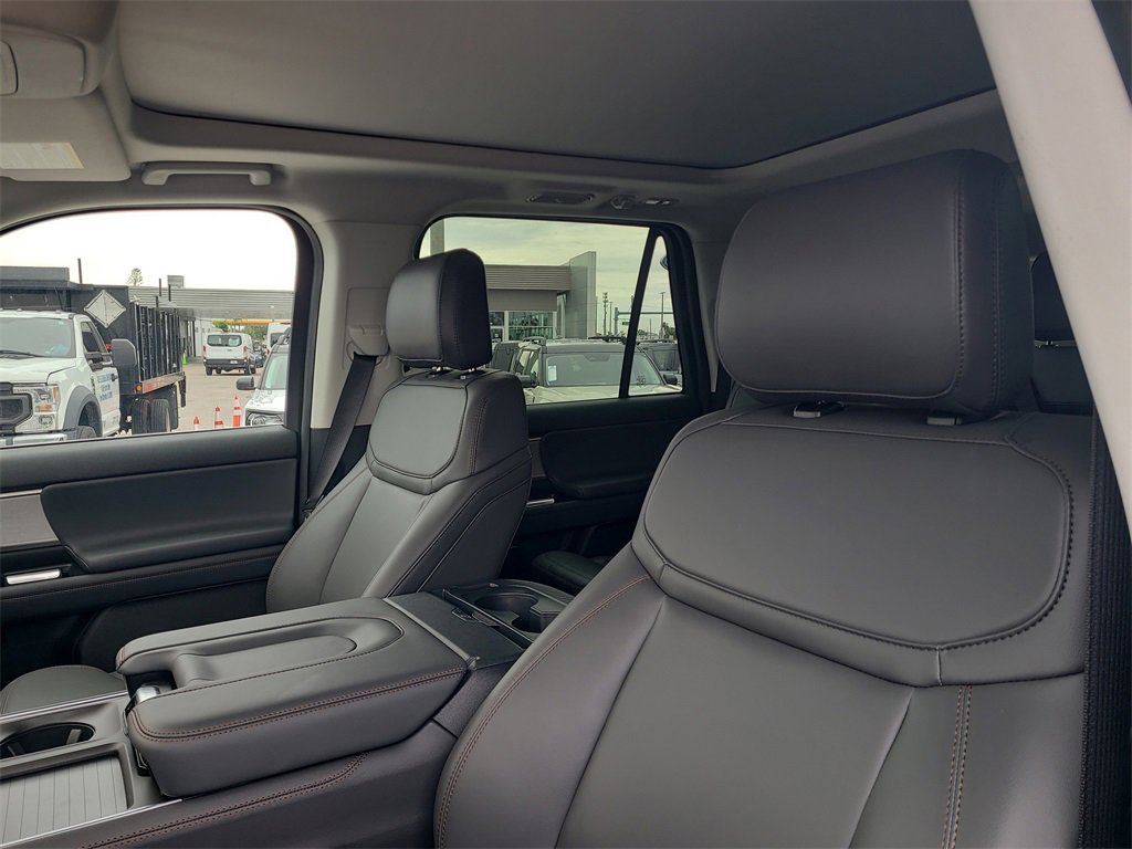 2025 Ford Expedition MAX photo 19
