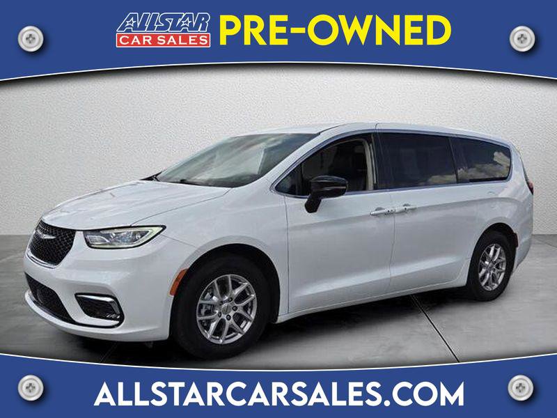 2024 Chrysler Pacifica Touring L's photo
