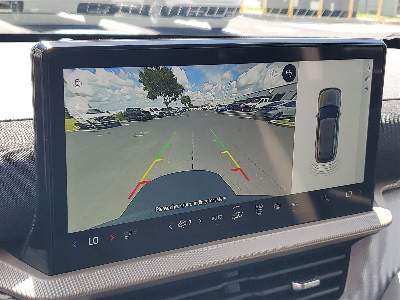2025 Ford Explorer photo 21