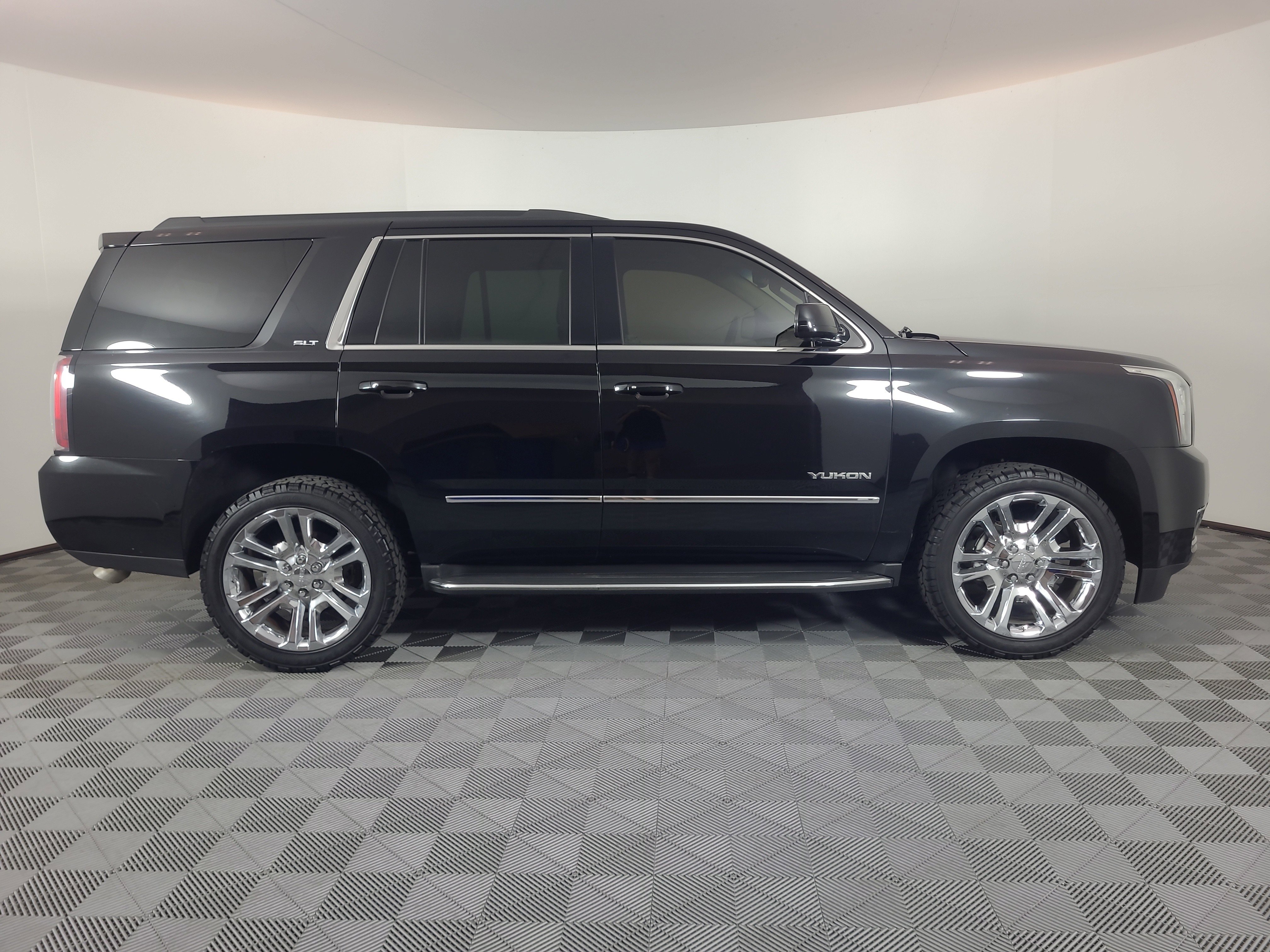 Used 2018 GMC Yukon SLT with VIN 1GKS2BKC7JR248477 for sale in Brighton, CO