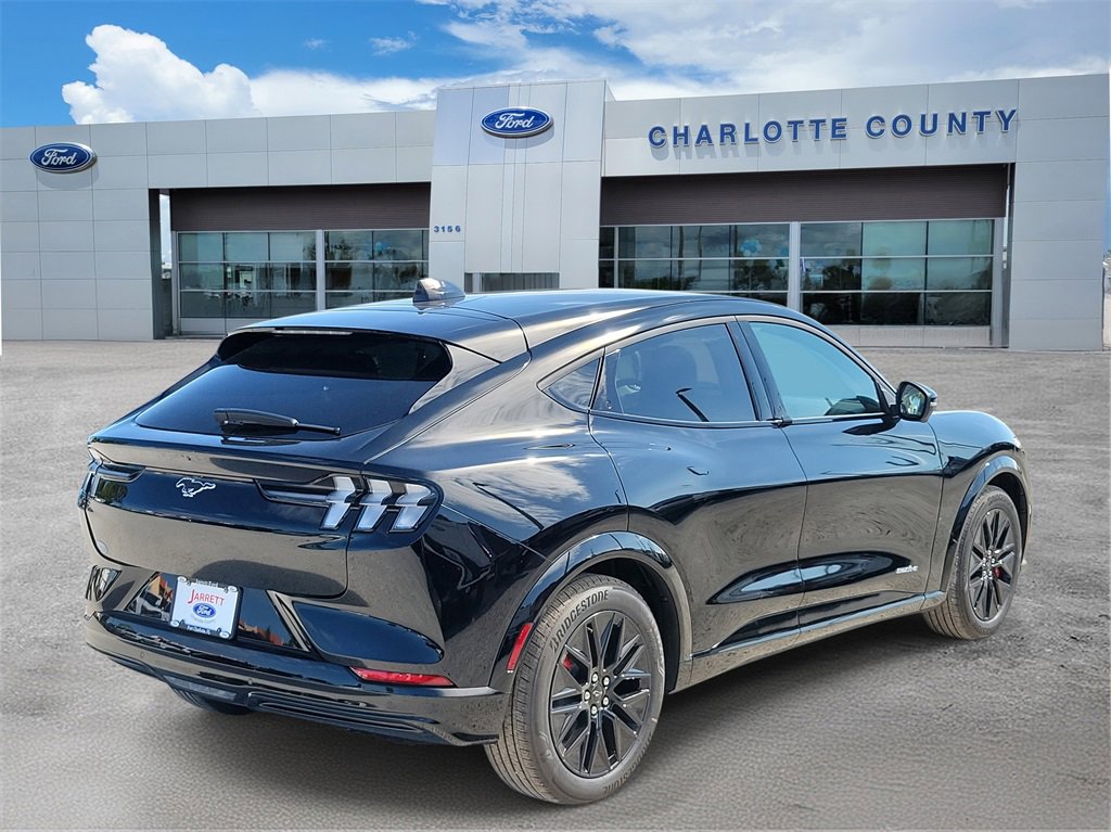 2025 Ford Mustang Mach-E Premium photo 4