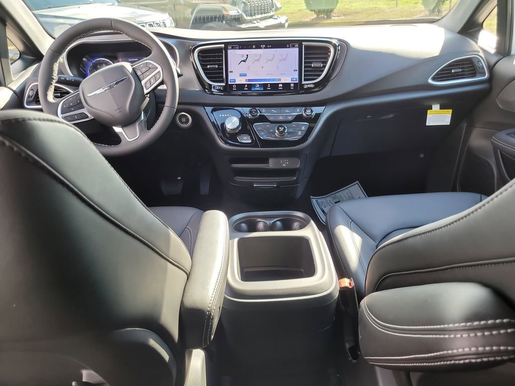 2026 Chrysler Voyager LX photo 9