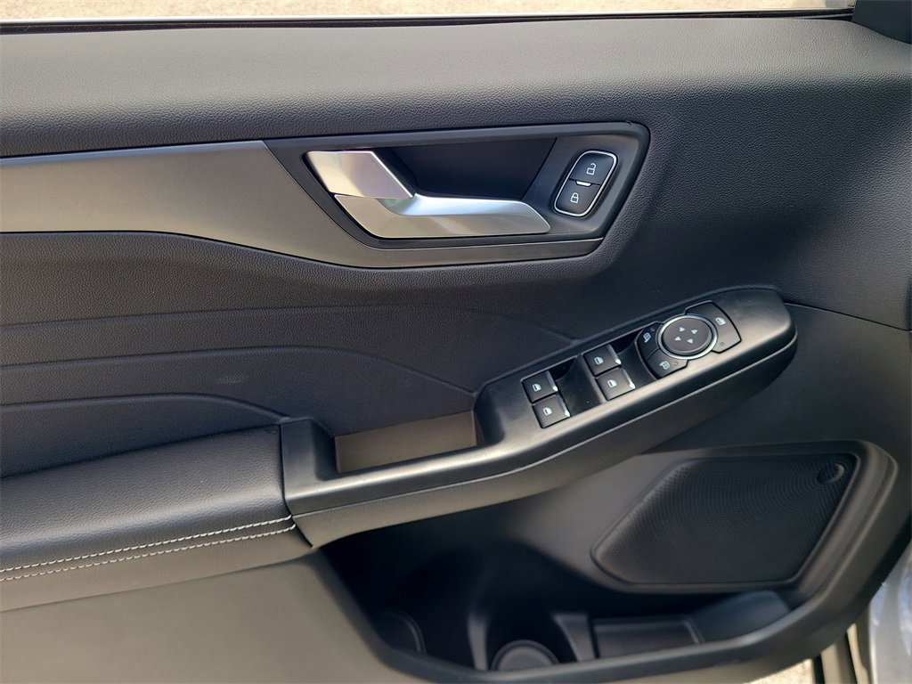 2025 Ford Escape Plug-In Hybrid photo 17