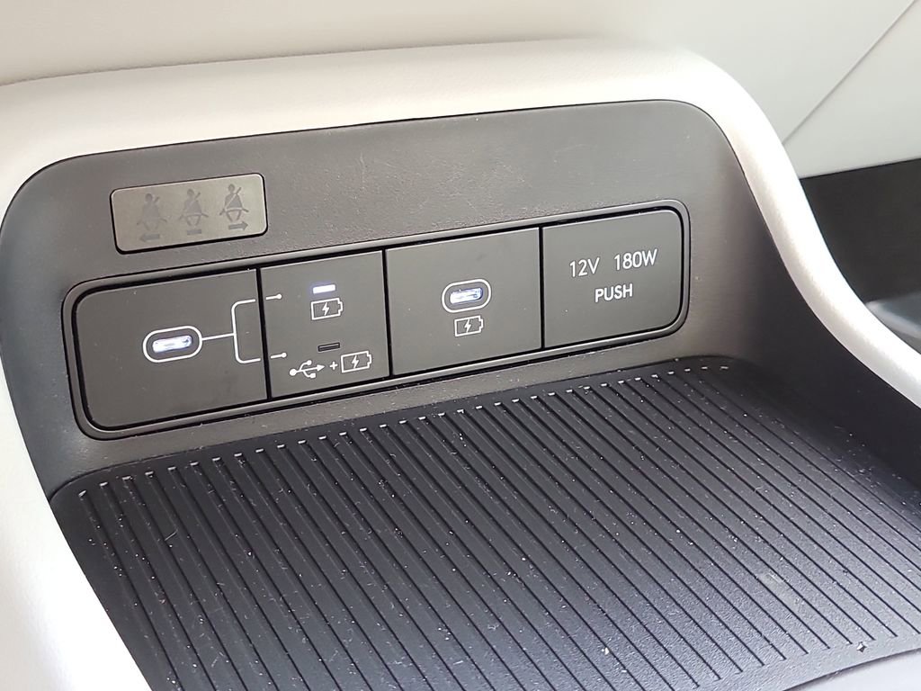 2025 Hyundai Kona SEL photo 18