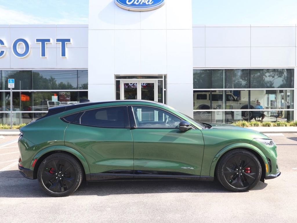 2025 Ford Mustang Mach-E GT - Photo 17