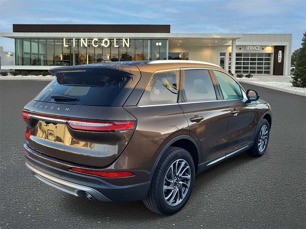 2022 Lincoln Corsair Standard photo 3