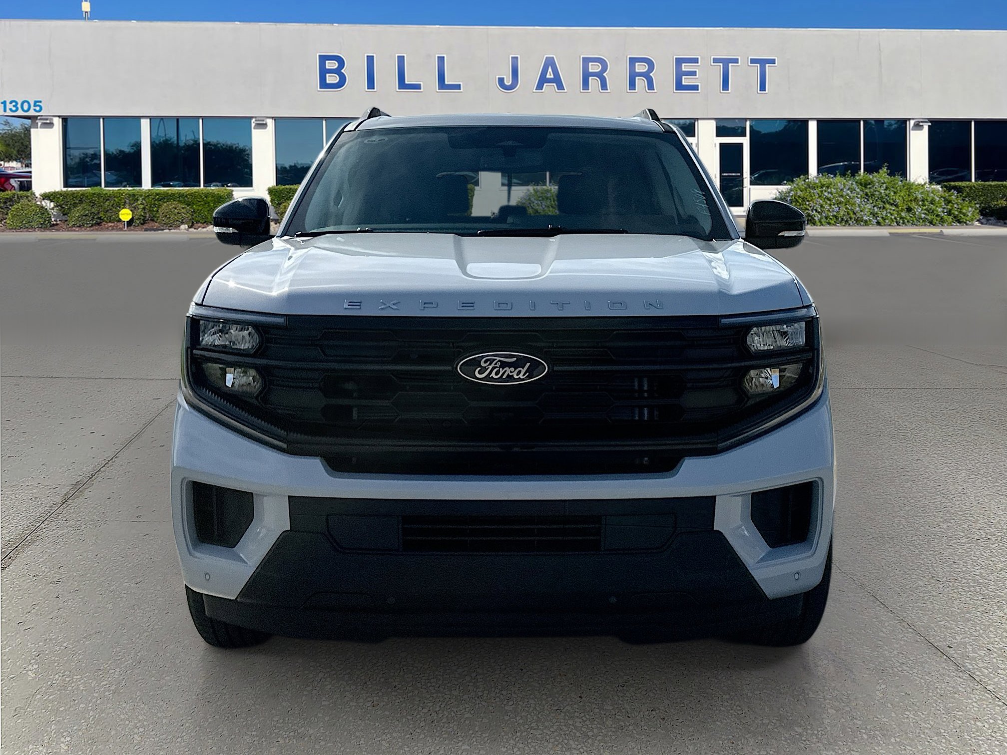 2025 Ford Expedition photo 2