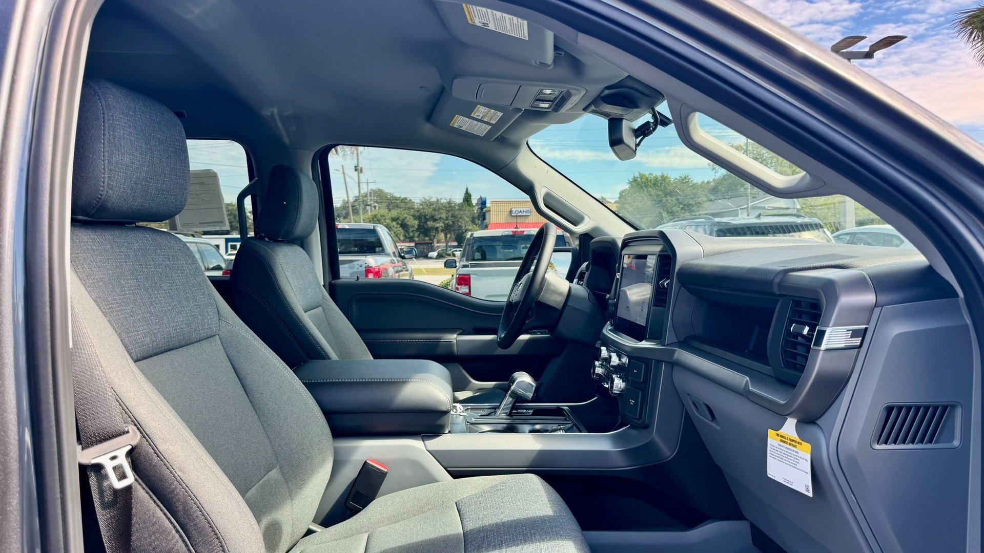 2025 Ford F-150 Lightning XLT photo 4