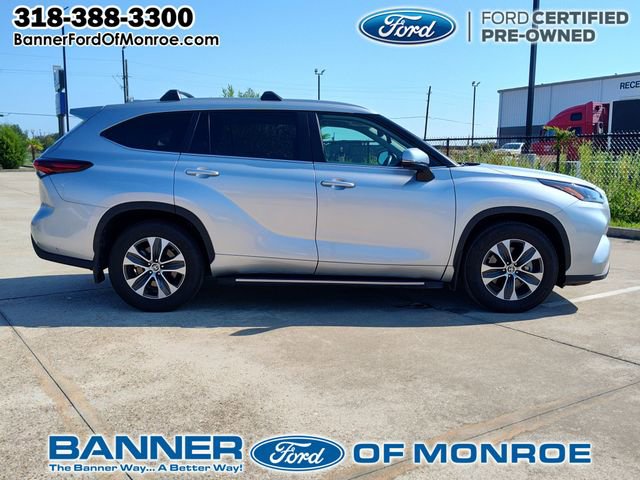 2024 Toyota Highlander LE photo 7