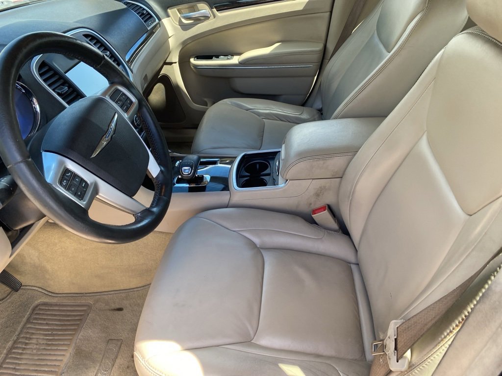 2013 Chrysler 300 Base photo 3