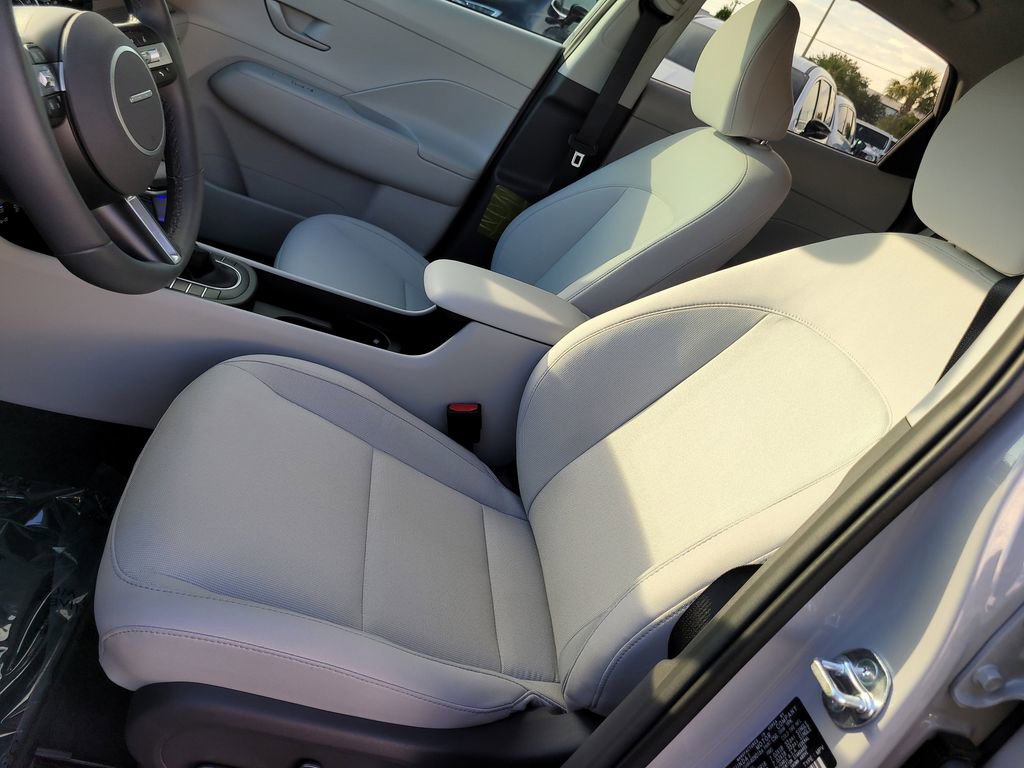 2025 Hyundai Kona SEL photo 12