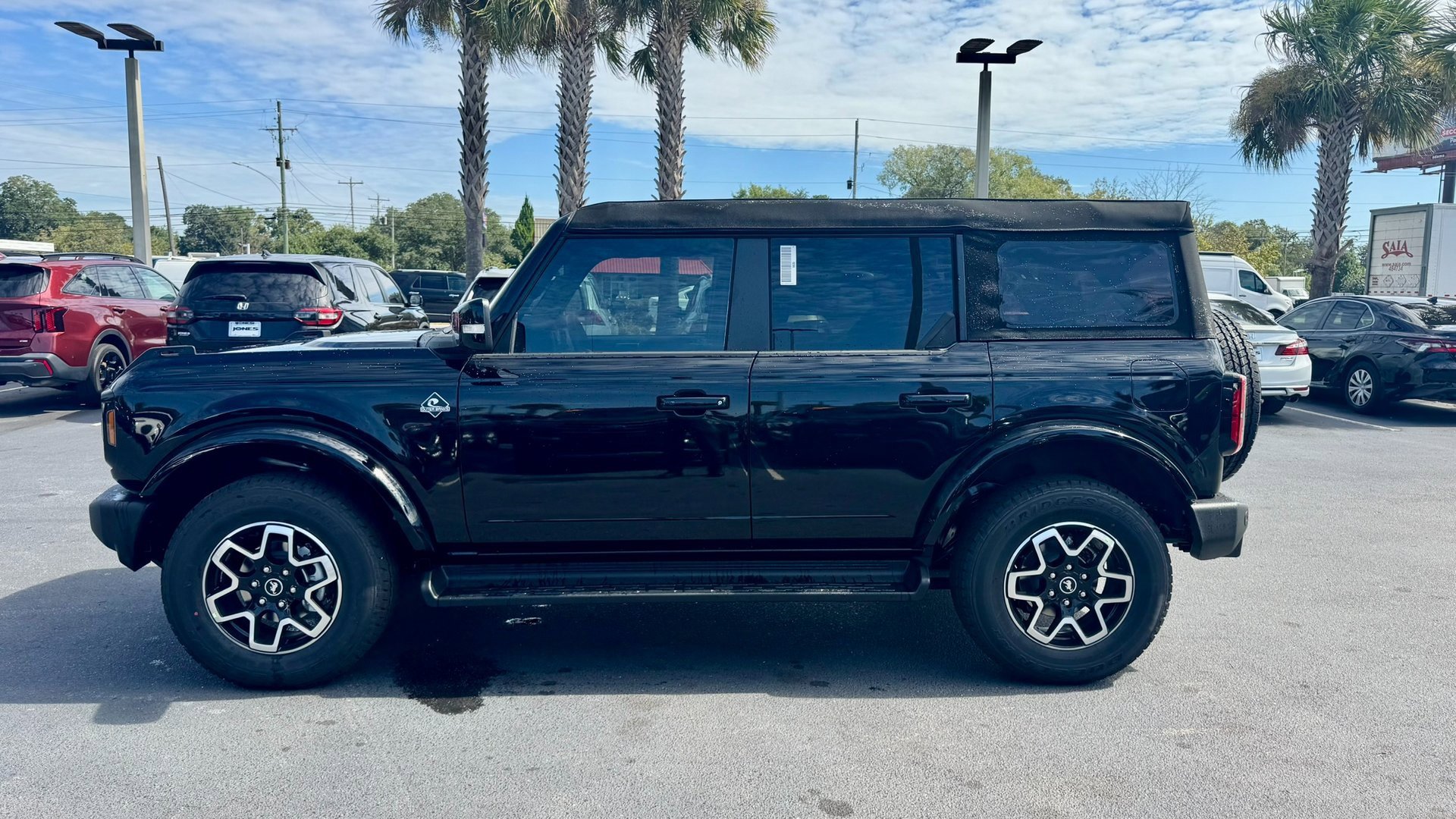 2025 Ford Bronco Outer Banks photo 8