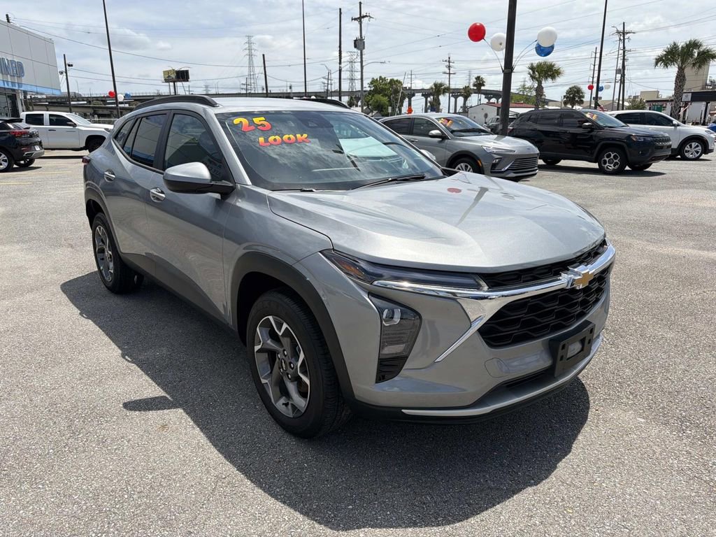2025 Chevrolet Trax LT's photo