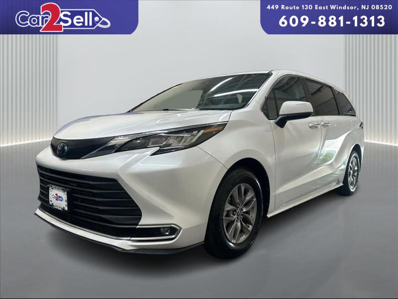 2023 Toyota Sienna XLE 7-Passenger Hybrid FWD's photo