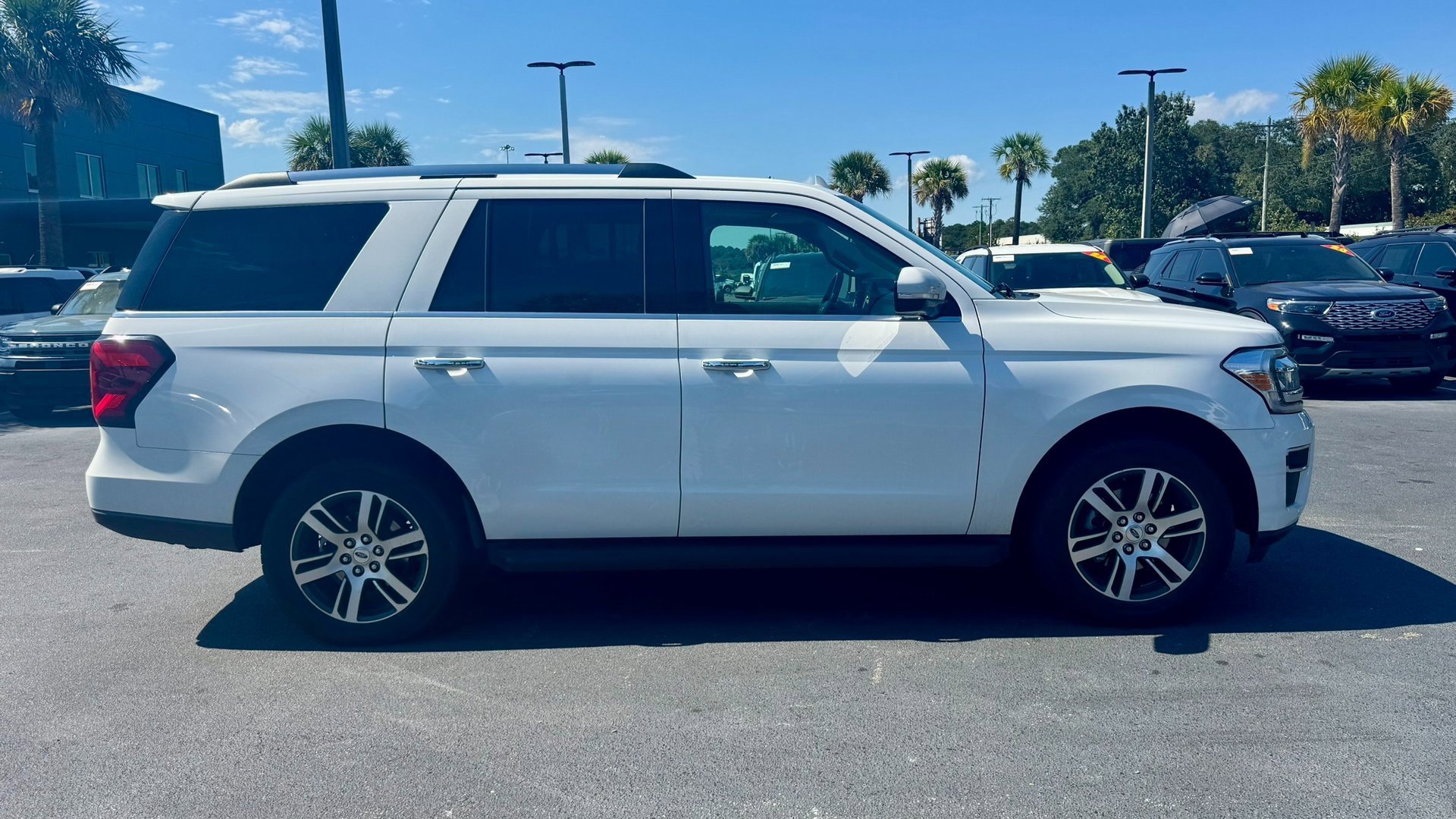 2024 Ford Expedition Limited photo 3
