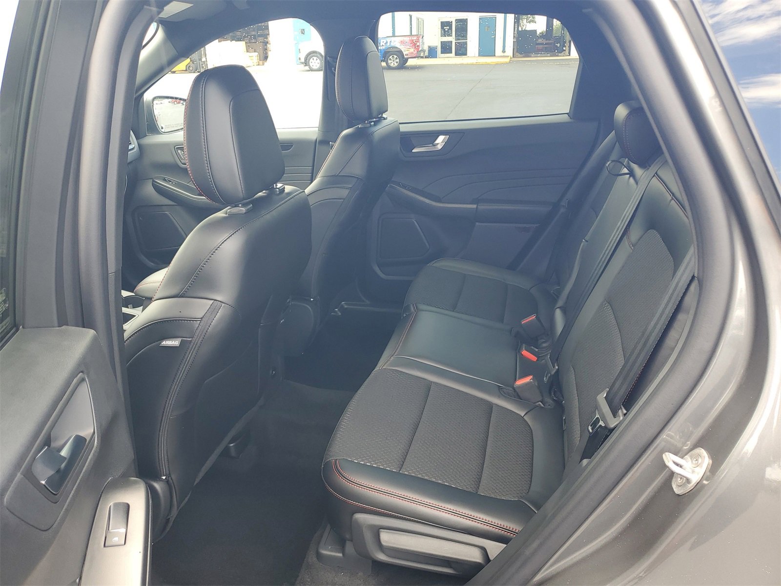 2025 Ford Escape ST-Line photo 9