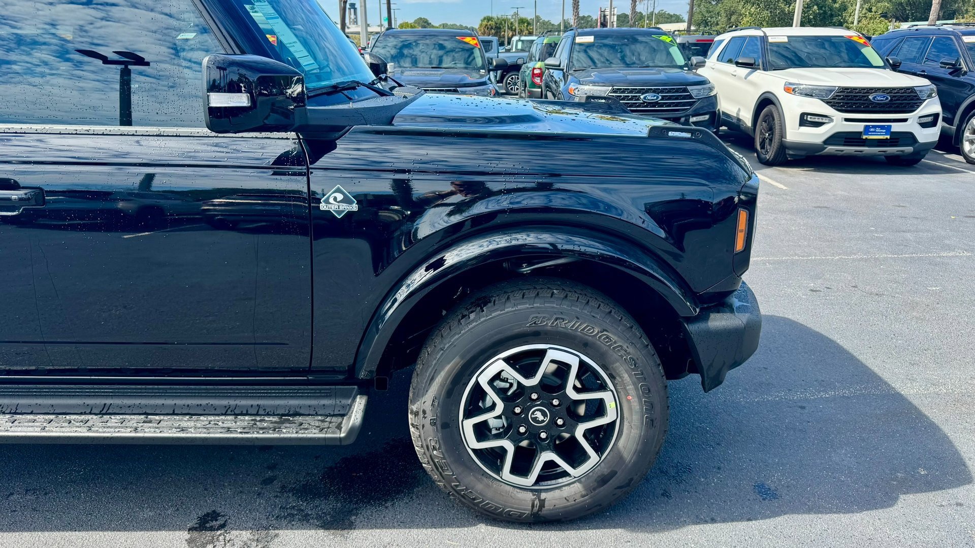 2025 Ford Bronco Outer Banks photo 2