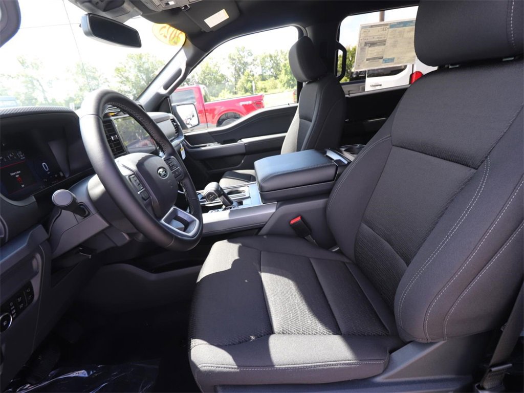 2025 Ford F-150 XLT photo 2