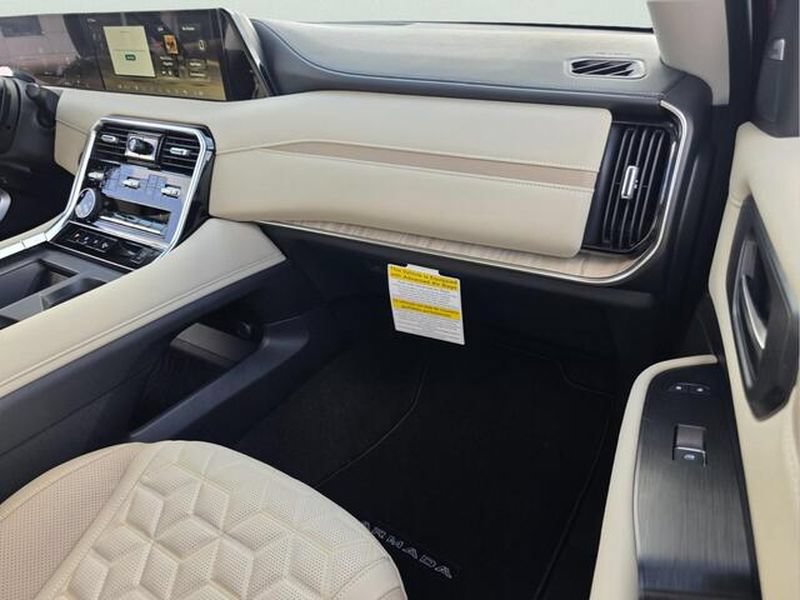 2026 Nissan Armada Platinum - Photo 17