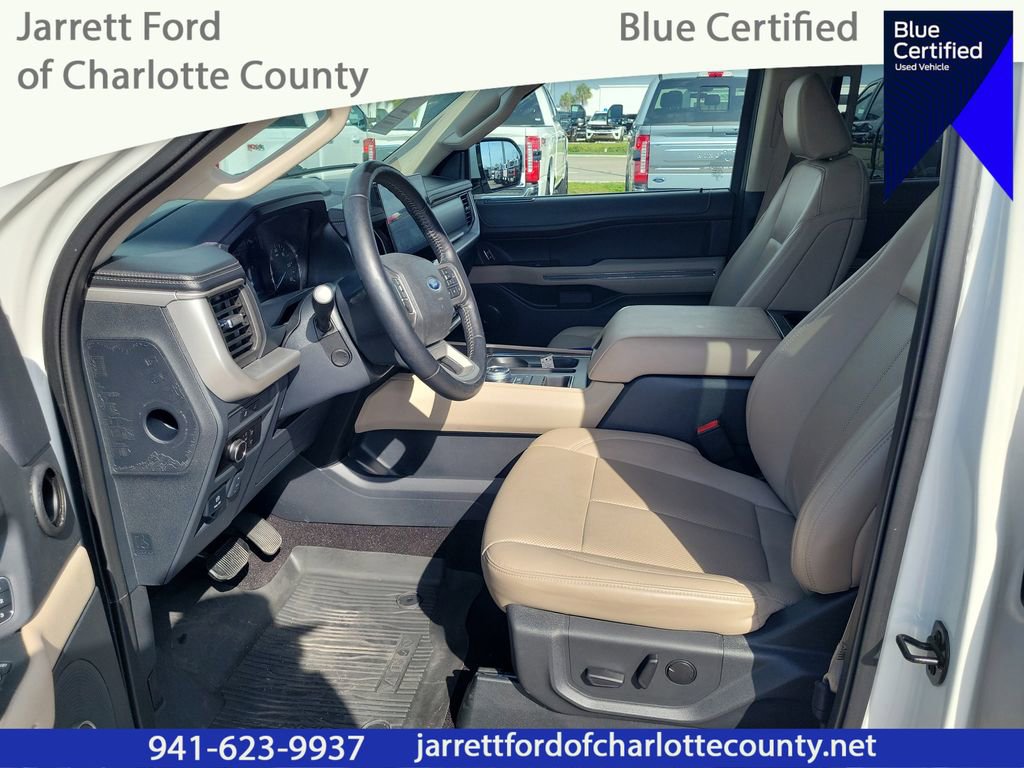 2023 Ford Expedition XLT's photo