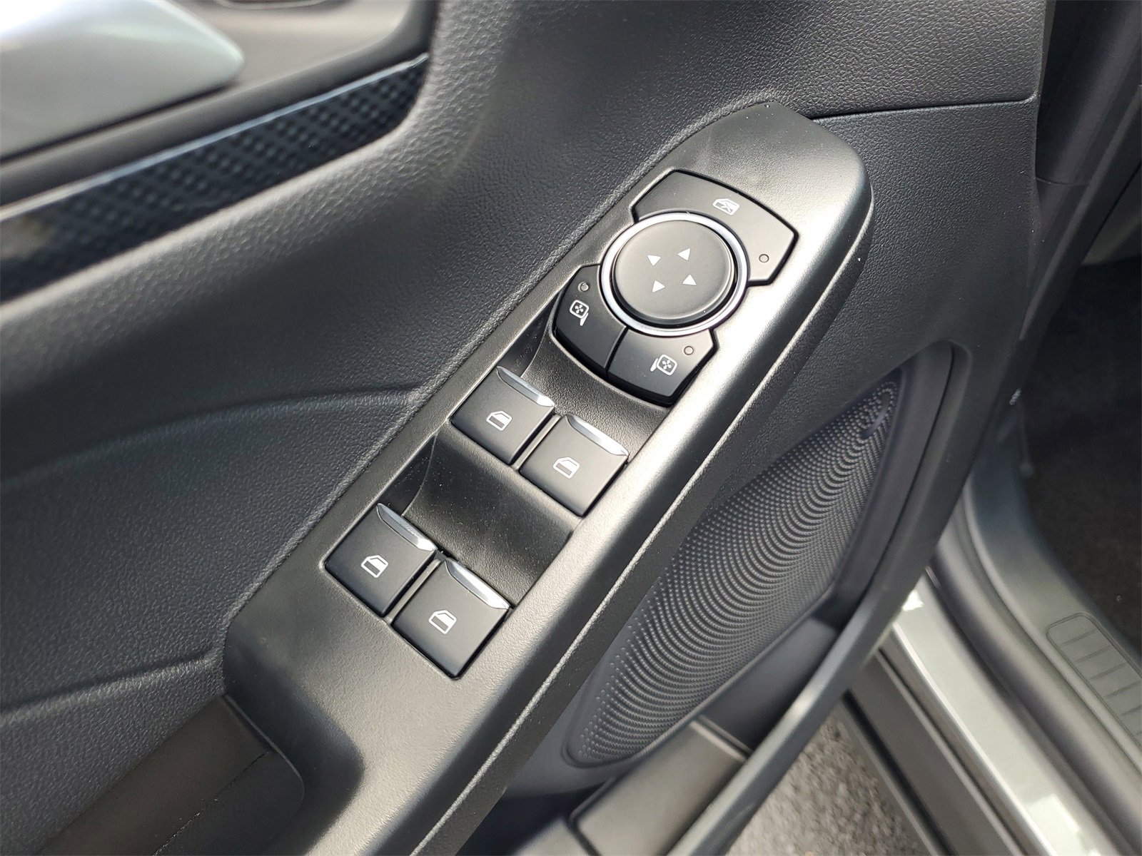 2025 Ford Escape ST-Line photo 13