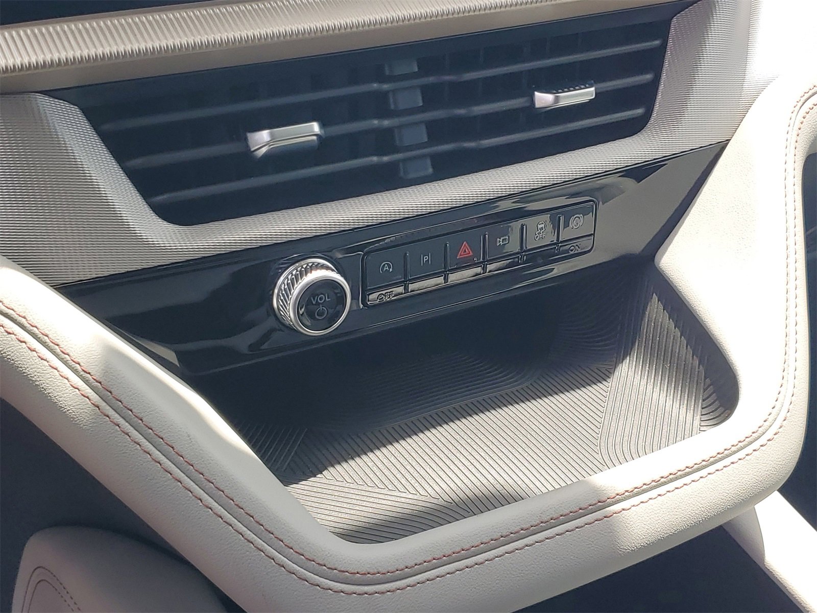 2025 Ford Explorer photo 23
