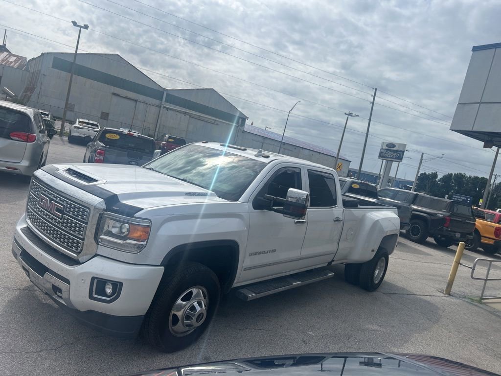 2018 GMC Sierra 4WD Crew Cab Long Box Denali's photo