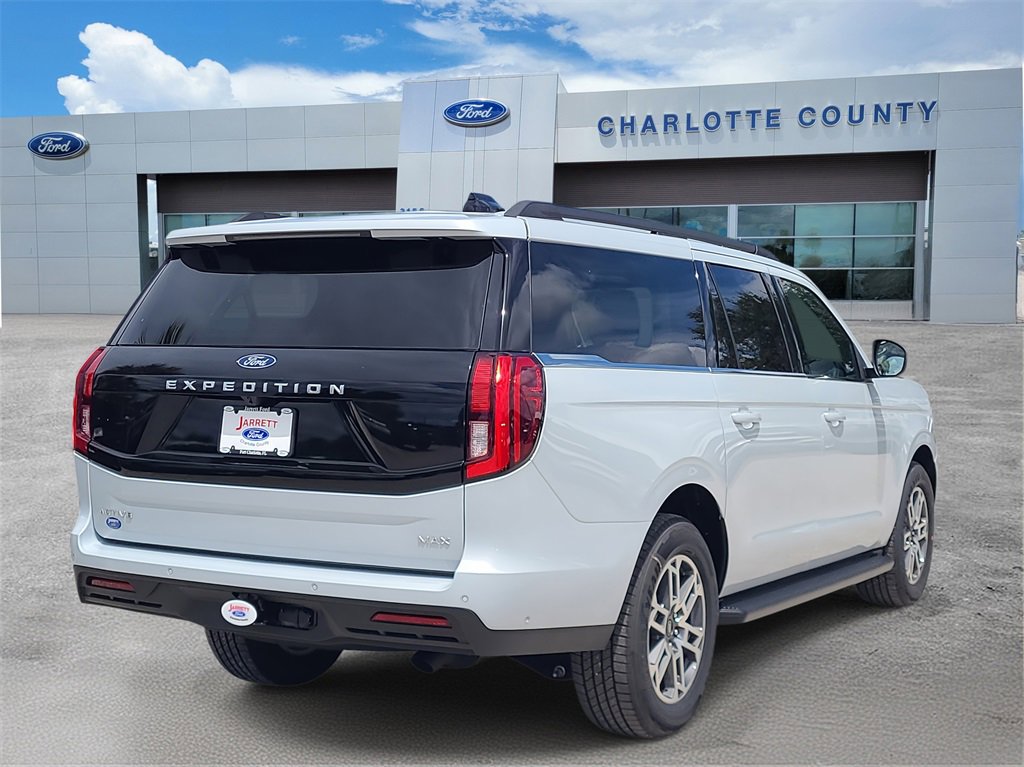 2025 Ford Expedition MAX photo 4