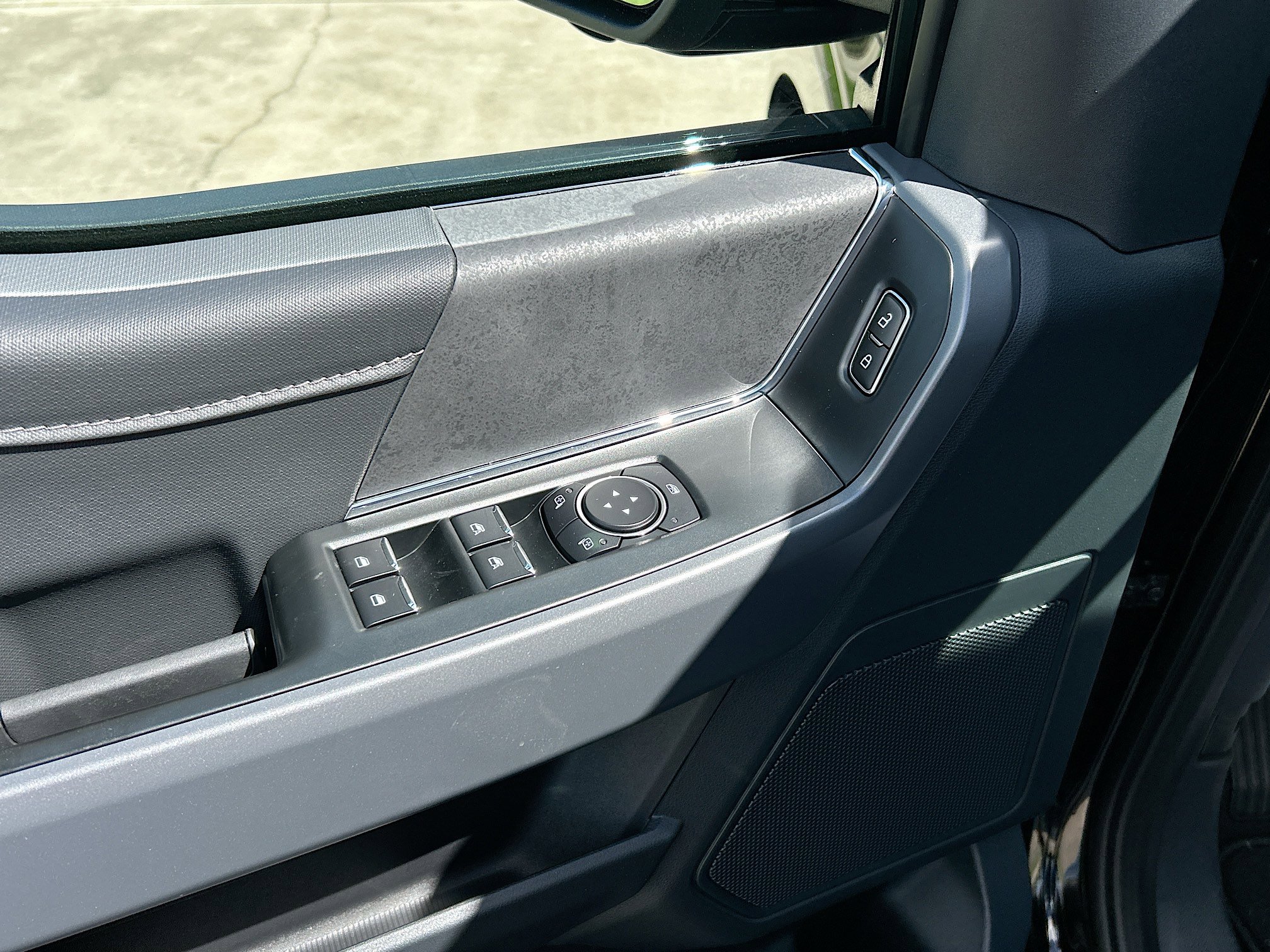 2025 Ford F-150 XLT photo 13