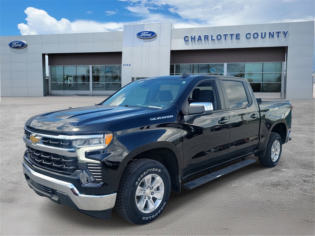 2022 Chevrolet Silverado 1500 LT photo 2