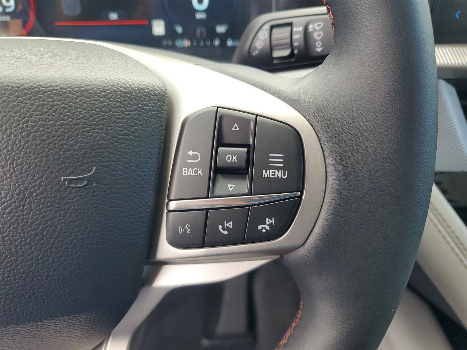 2025 Ford Explorer photo 21