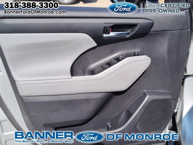 2024 Toyota Highlander LE photo 12