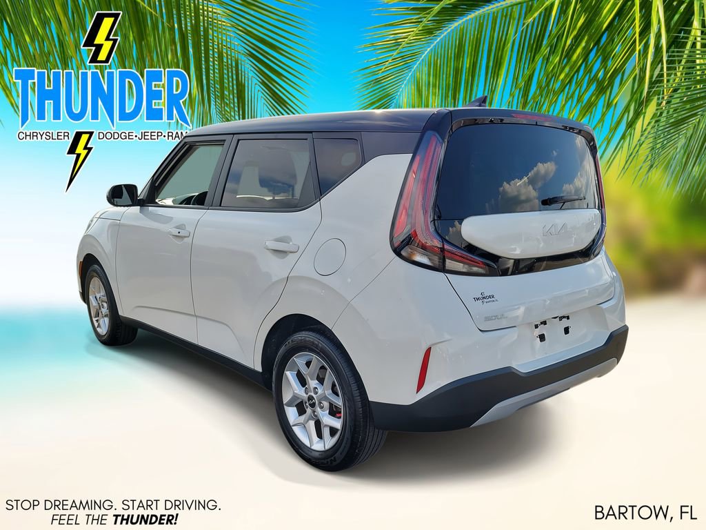 2023 Kia Soul S photo 3