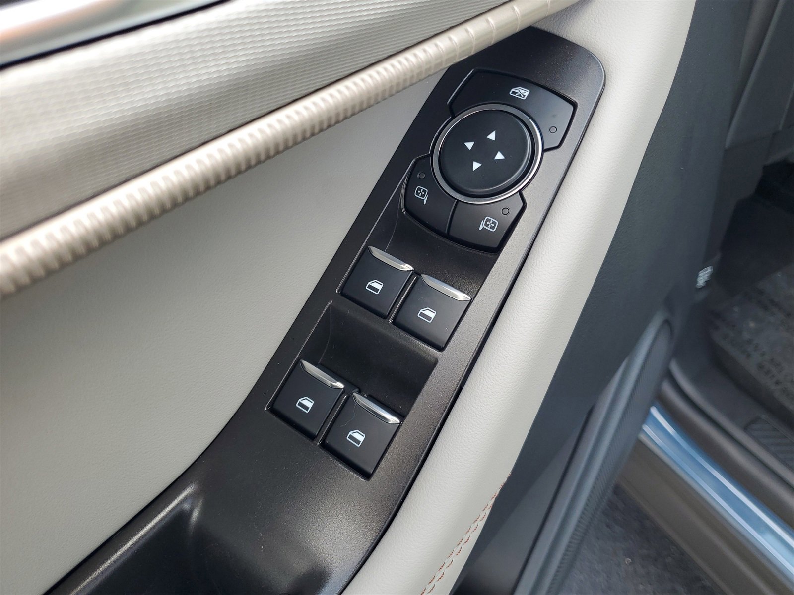 2025 Ford Explorer photo 11