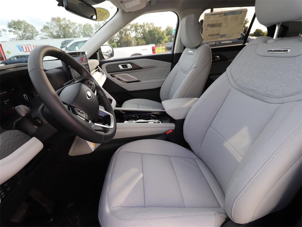 2026 Ford Explorer Platinum photo 2