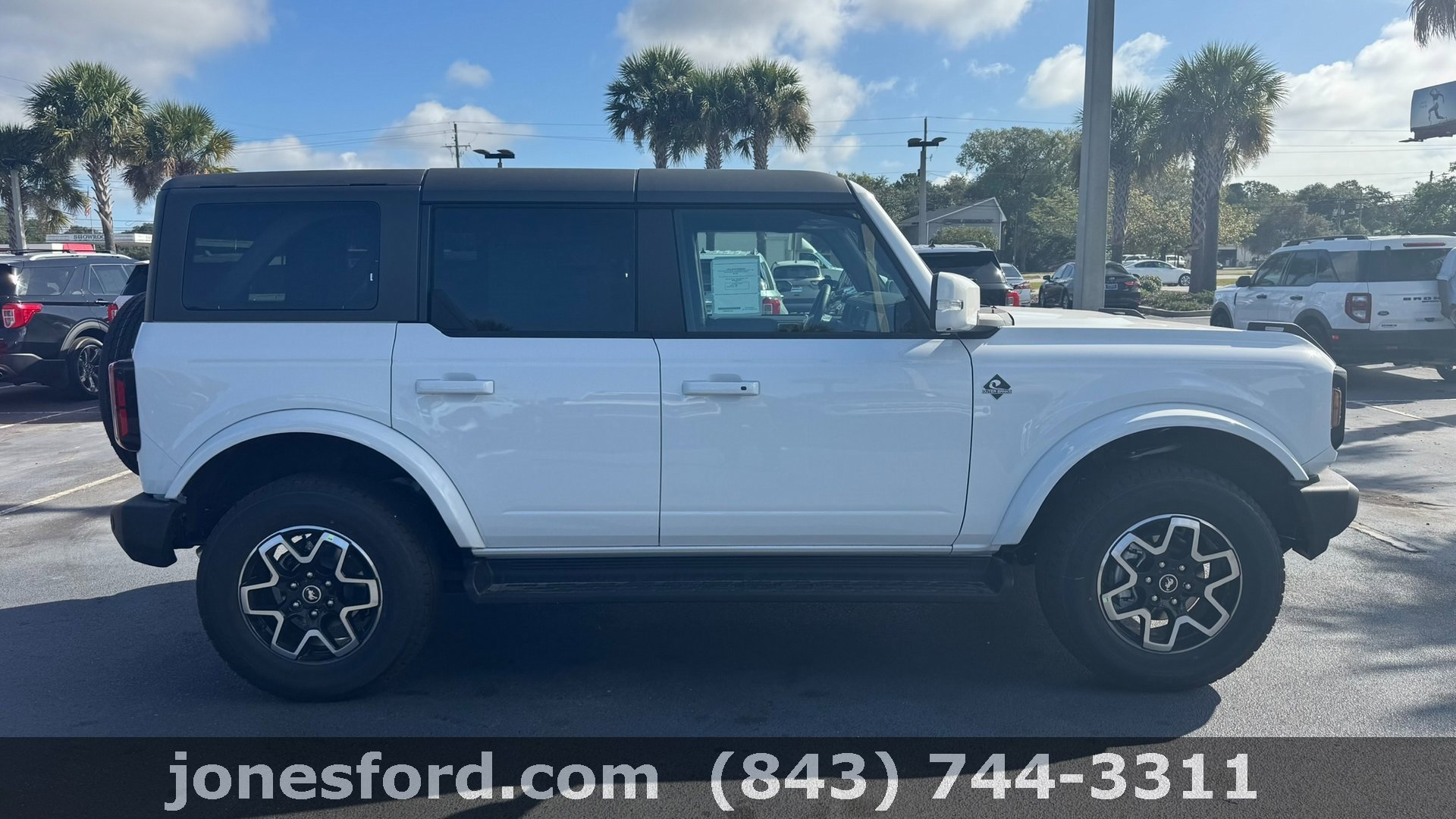 2025 Ford Bronco Outer Banks photo 2