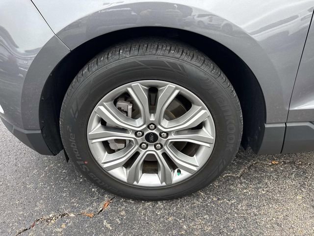 2024 Ford Edge Titanium photo 4