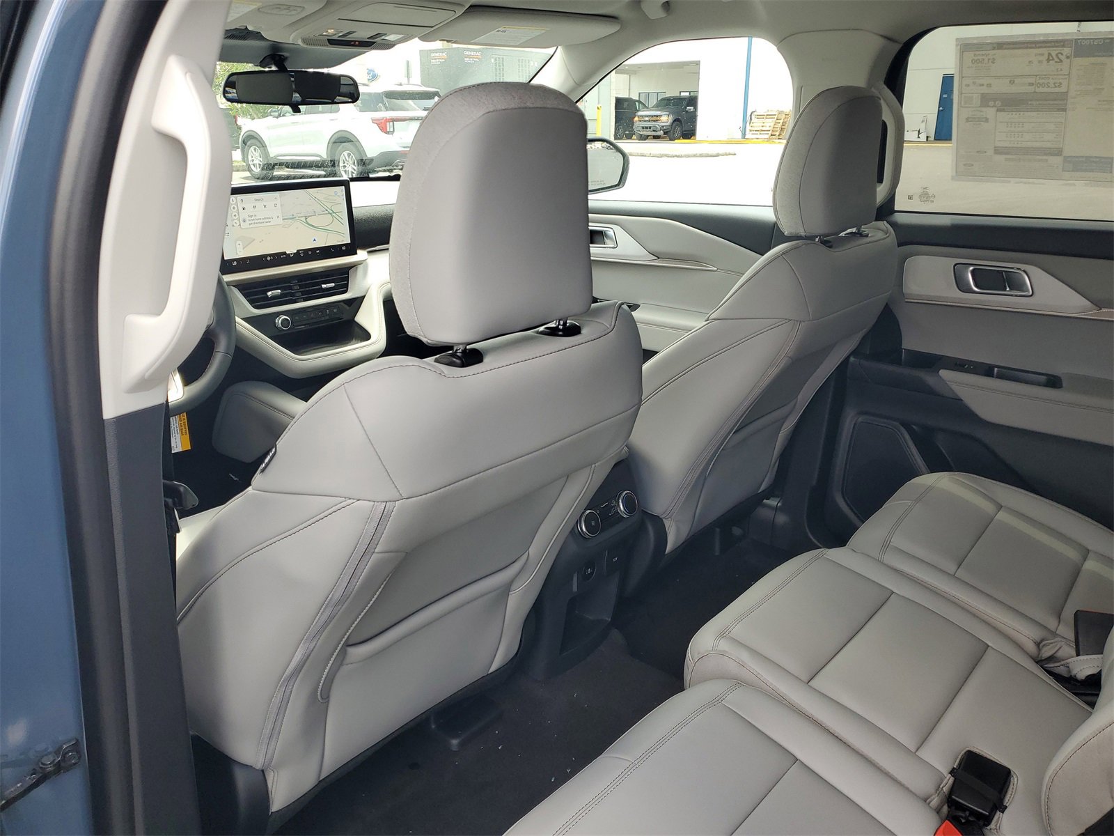 2025 Ford Explorer photo 6