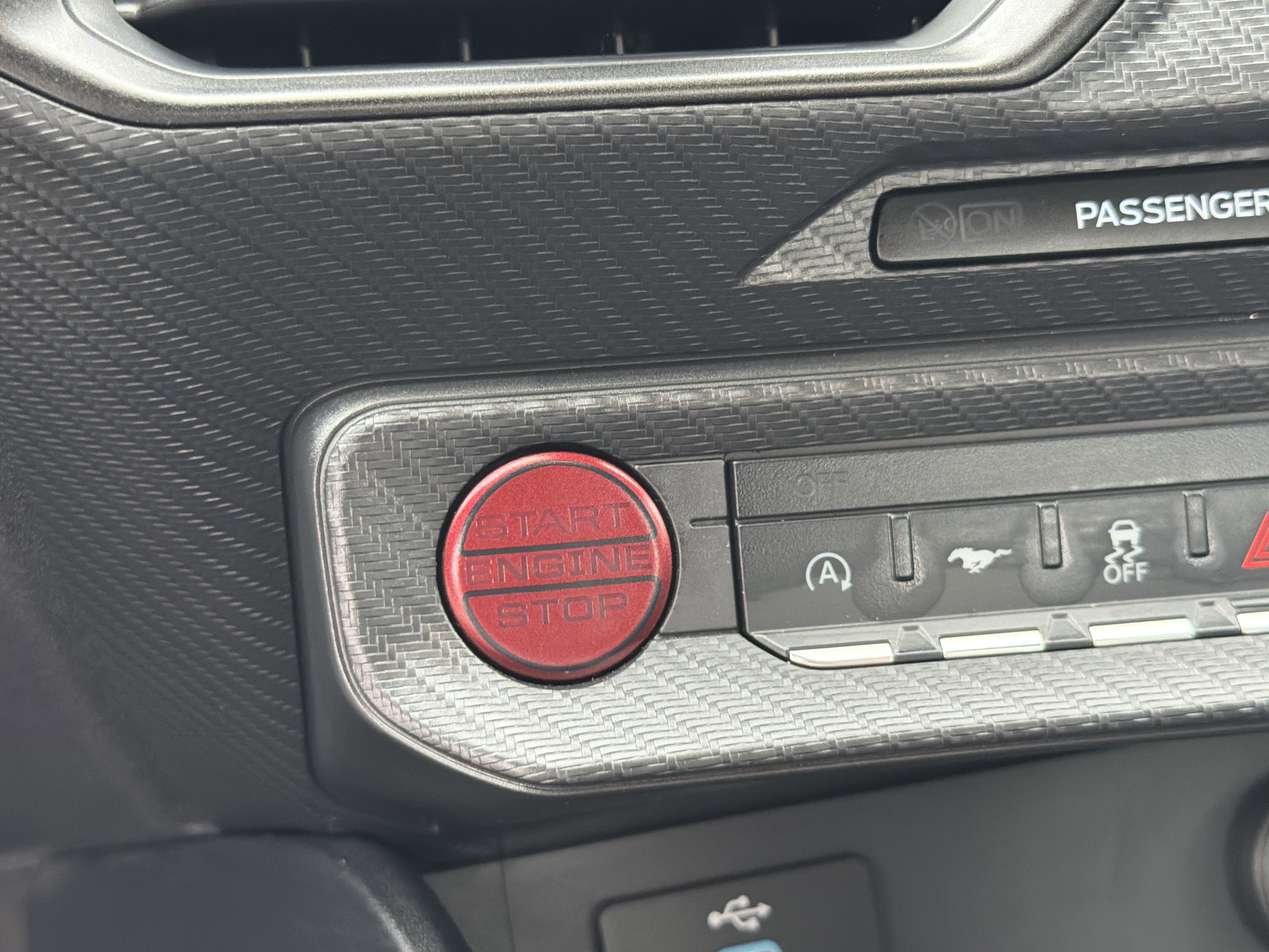 2025 Ford Mustang EcoBoost photo 4