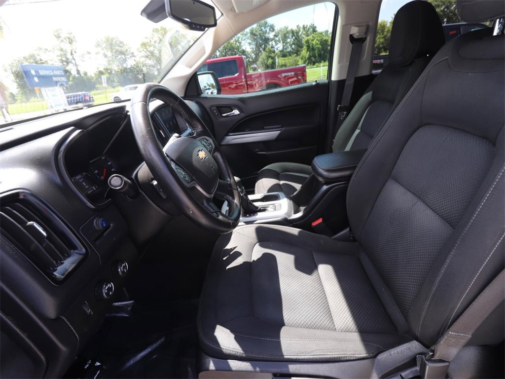 2022 Chevrolet Colorado LT photo 2