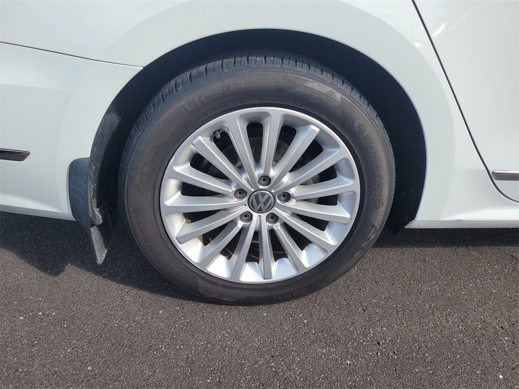 2017 Volkswagen Passat SE photo 4