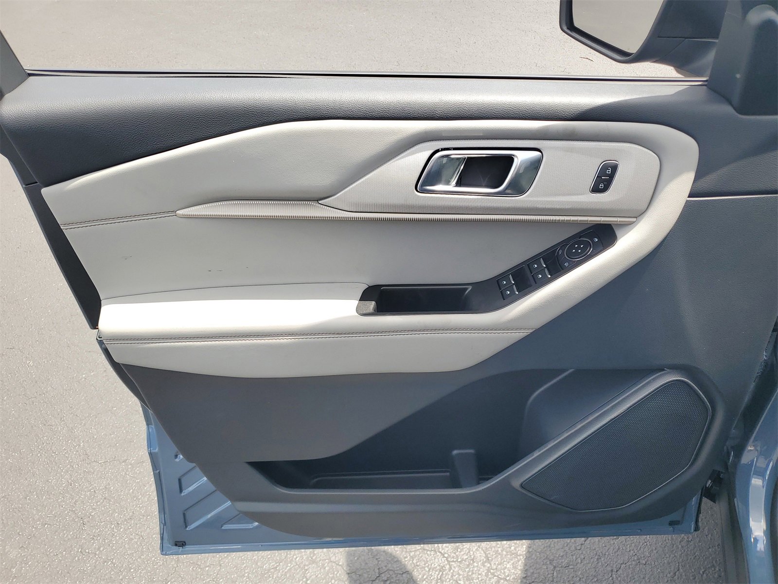 2025 Ford Explorer photo 11