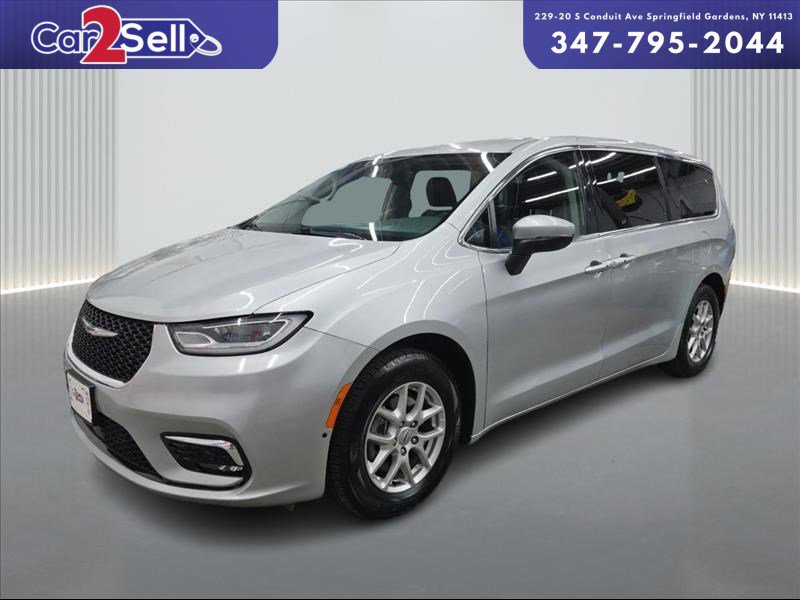 2023 Chrysler Pacifica Touring L's photo