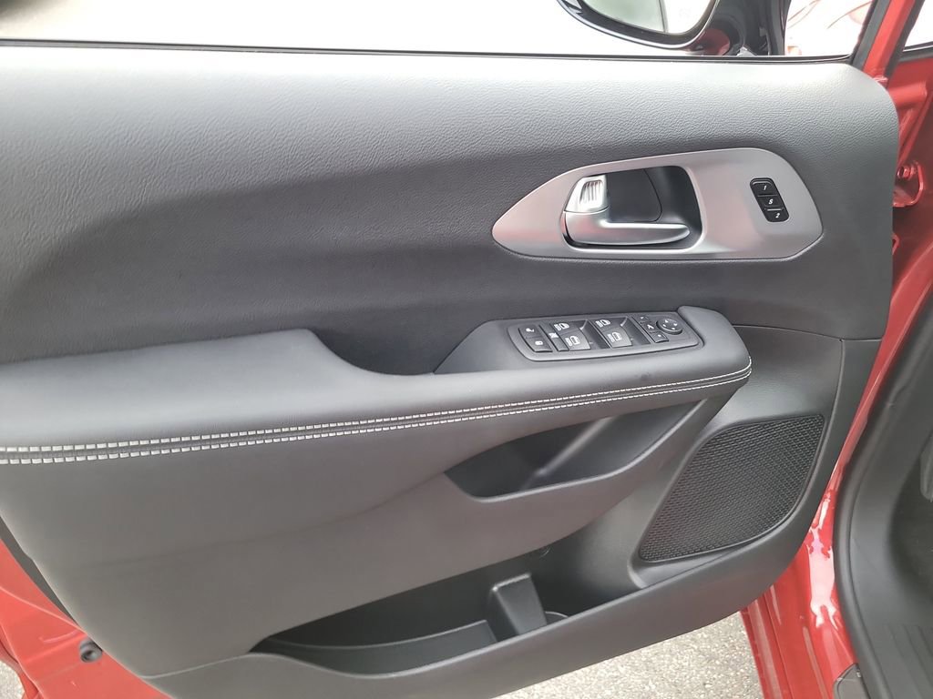 2026 Chrysler Pacifica Limited photo 21