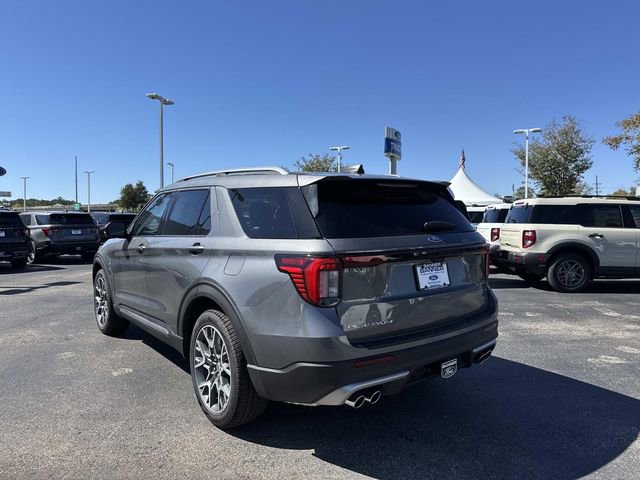 2025 Ford Explorer Platinum photo 2