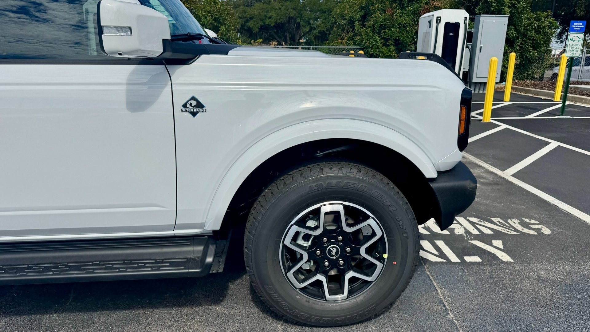 2025 Ford Bronco Outer Banks photo 3